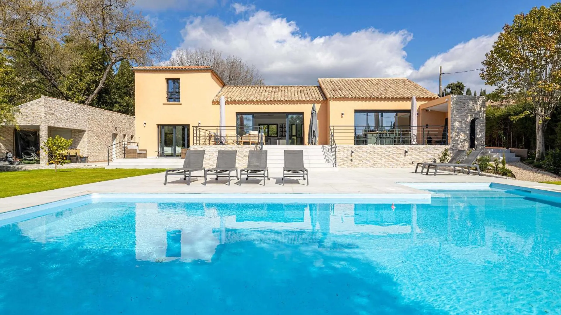 Modern Villa With Heated Pool And Garden Mougins