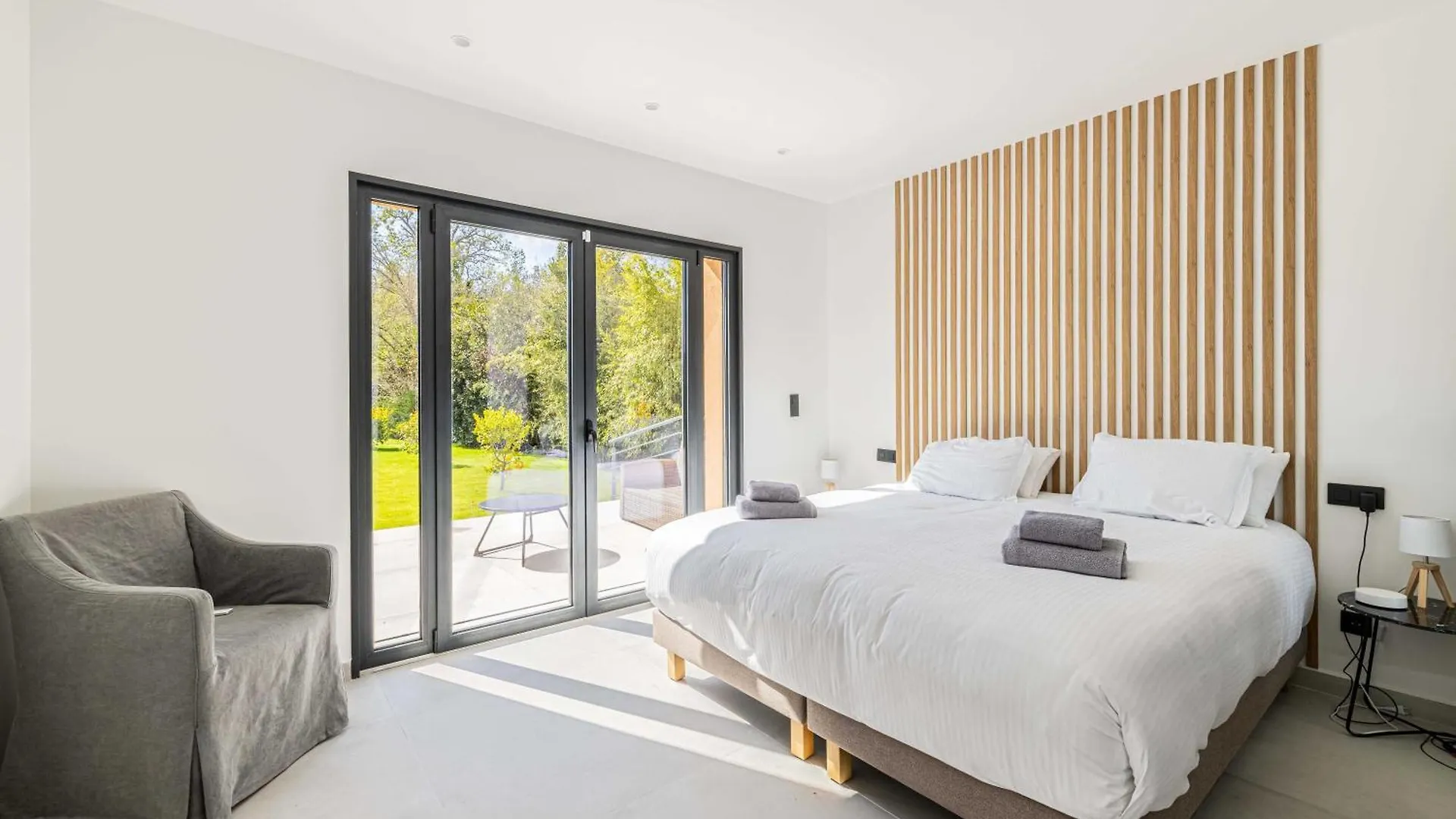 Modern Villa With Heated Pool And Garden Mougins