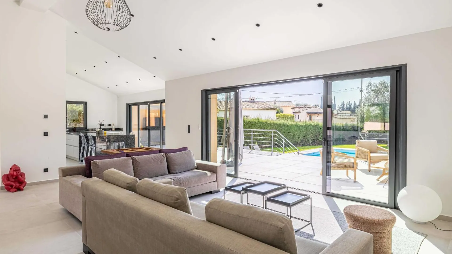 Modern Villa With Heated Pool And Garden Mougins